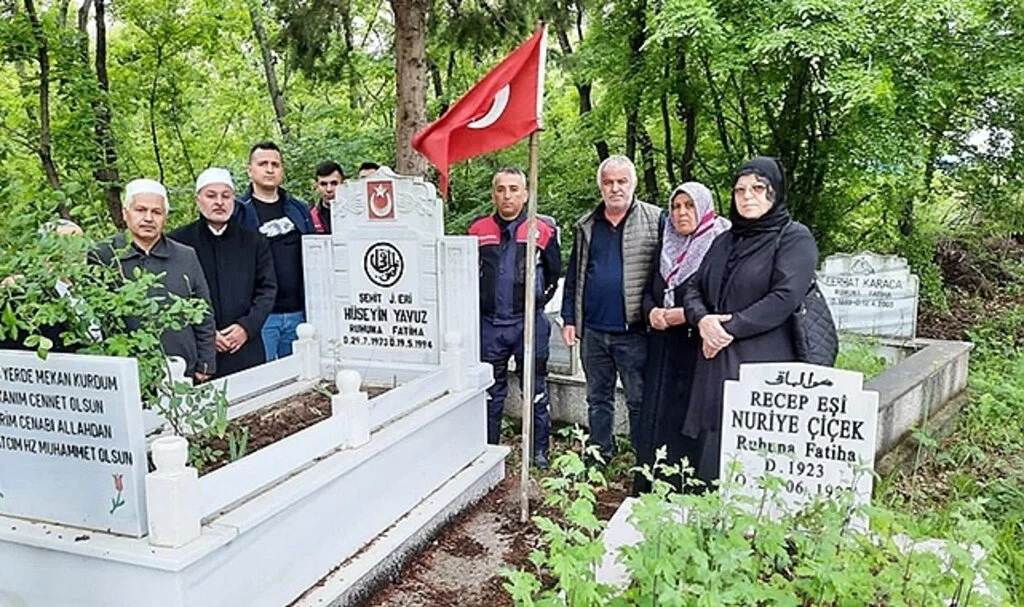 Şehit jandarma er Hüseyin Yavuz kabri başında anıldı