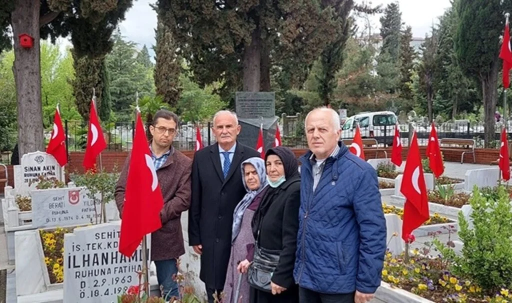 Şehitlerine koştular