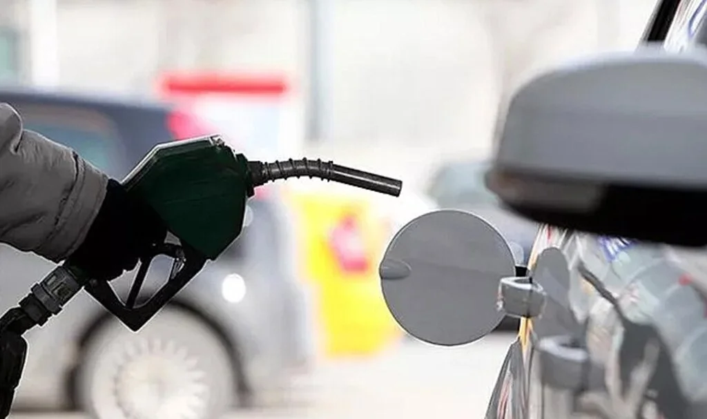 Son dakika: Araç sahiplerine kötü haber! Benzin ve motorine zam geldi, akaryakıt fiyatları...