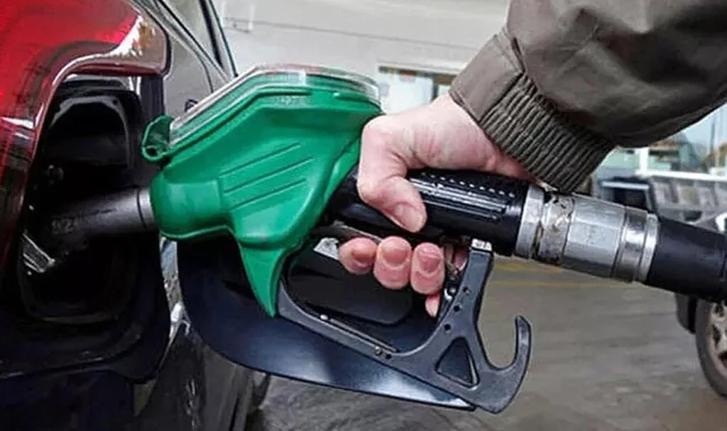 Son dakika | Benzin 25 TL'yi aştı! CHP'den dikkat çeken sözler: 'Eğer yapılırsa benzin ve motorin 6 TL düşer'