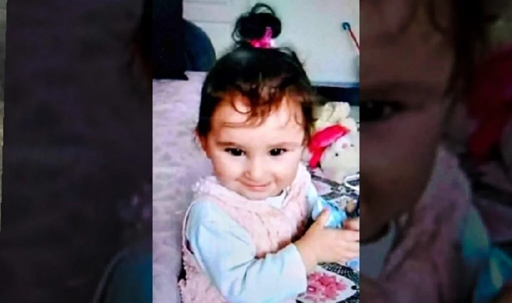 Son dakika haberleri: Üzerine televizyon düşen çocuk hayatını kaybetti
