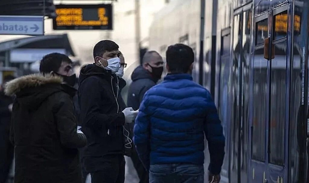 Son dakika: Koronavirüs vaka sayısı belli oldu! Toplu taşımada maske zorunluluğu kalktı
