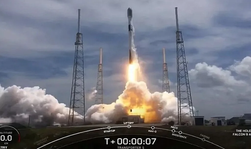 Türkiye’nin ilk ticari uydusu Plan-S, SpaceX tarafından uzaya fırlatıldı