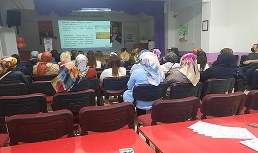 Üniversiteliler çocuklarda teknoloji bağımlılığına dikkat çekti