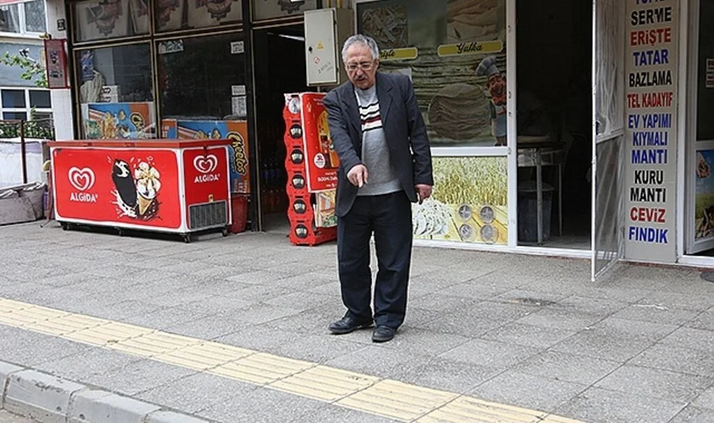 Yürürken bir anda fenalaştı 