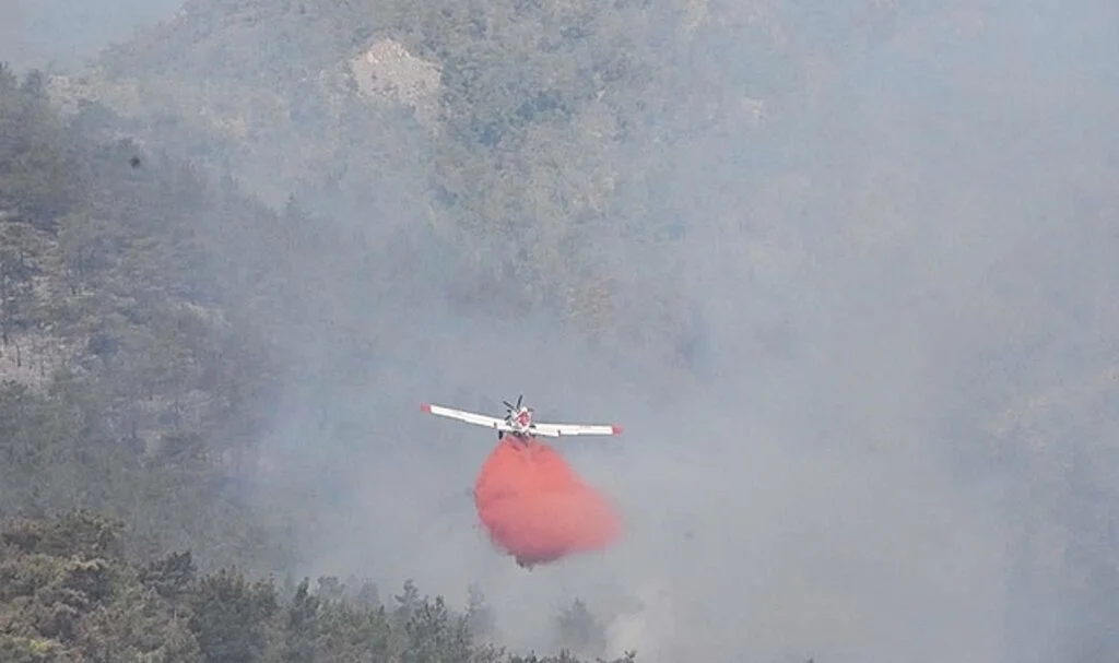 20 helikopter ve 14 uçakla Marmaris'teki yangına müdahale ediliyor