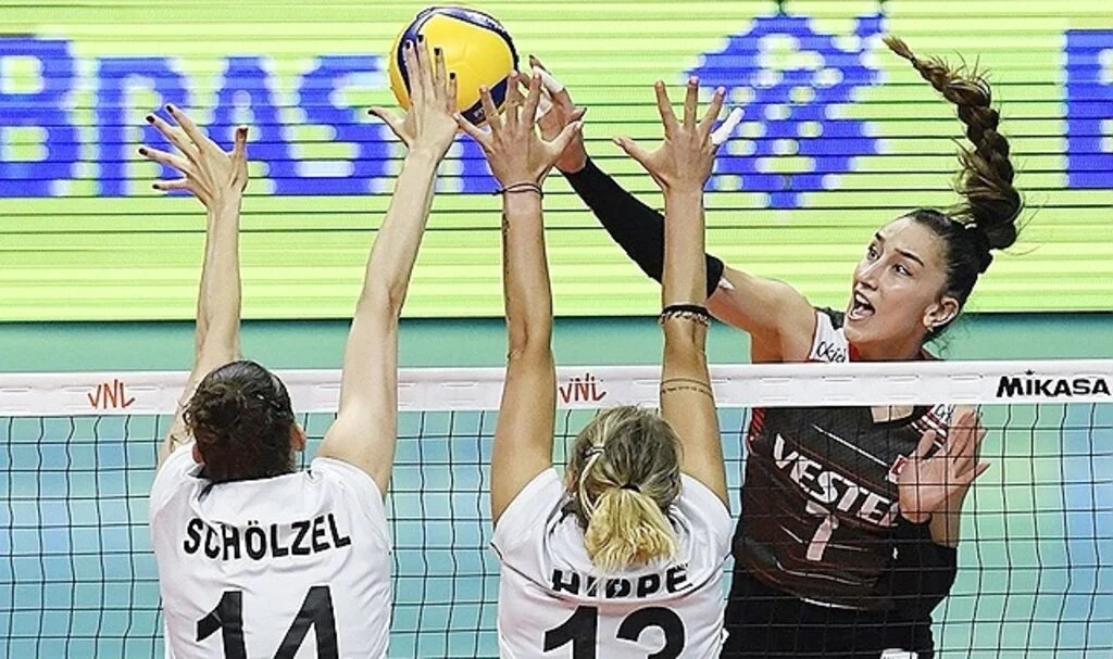 A Milli Kadın Voleybol Takımı, Almanya'yı 3-0 mağlup etti