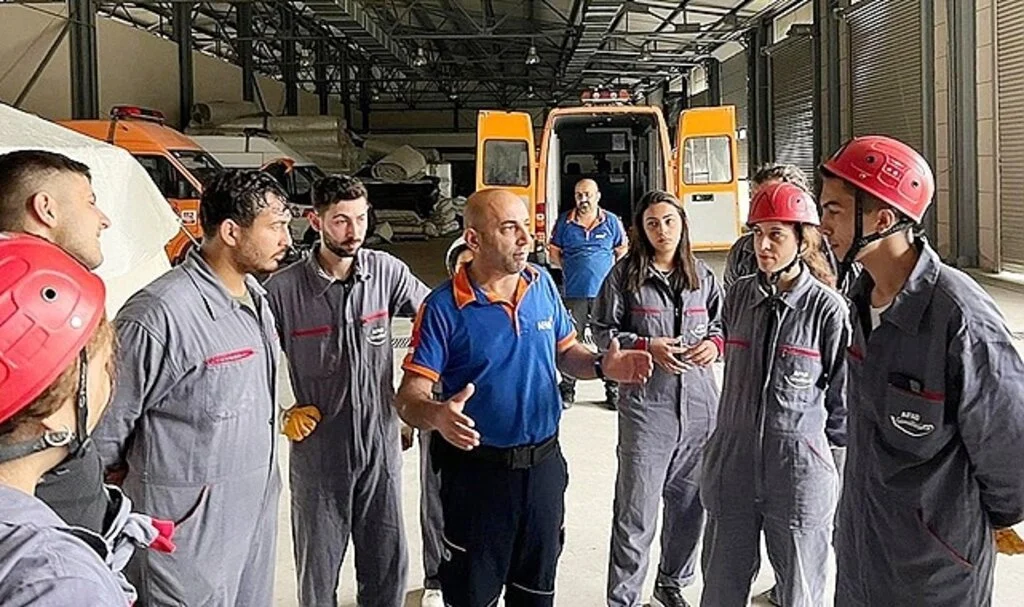 Afetlerde görev alacak uzman kadroları yetiştiriyorlar