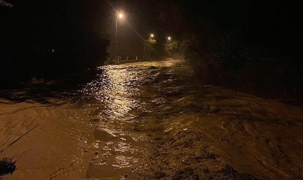 Amasya'da sağanak taşkınlara neden oldu