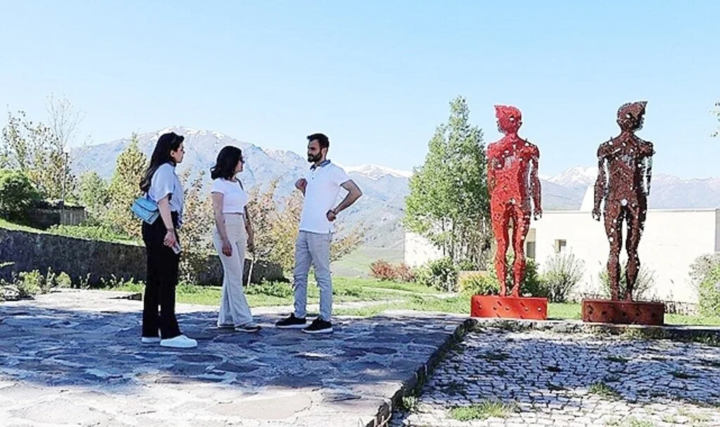 Bayburt'taki Baksı Müzesi eserlerinin yanı sıra doğal güzellikleriyle de öne çıkıyor