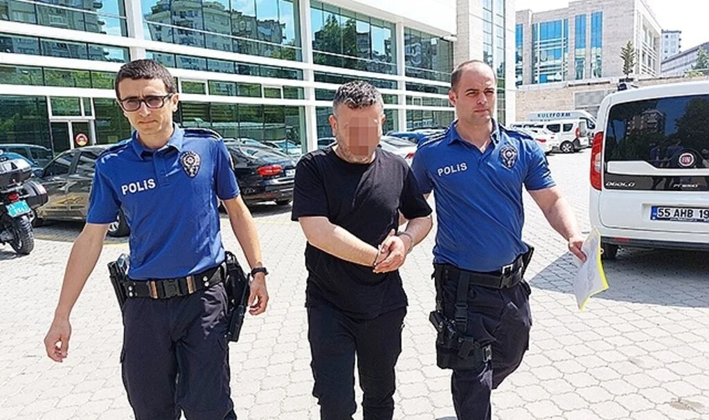Bıçaklanan şahıs cezaevine karnını tutarak gitti