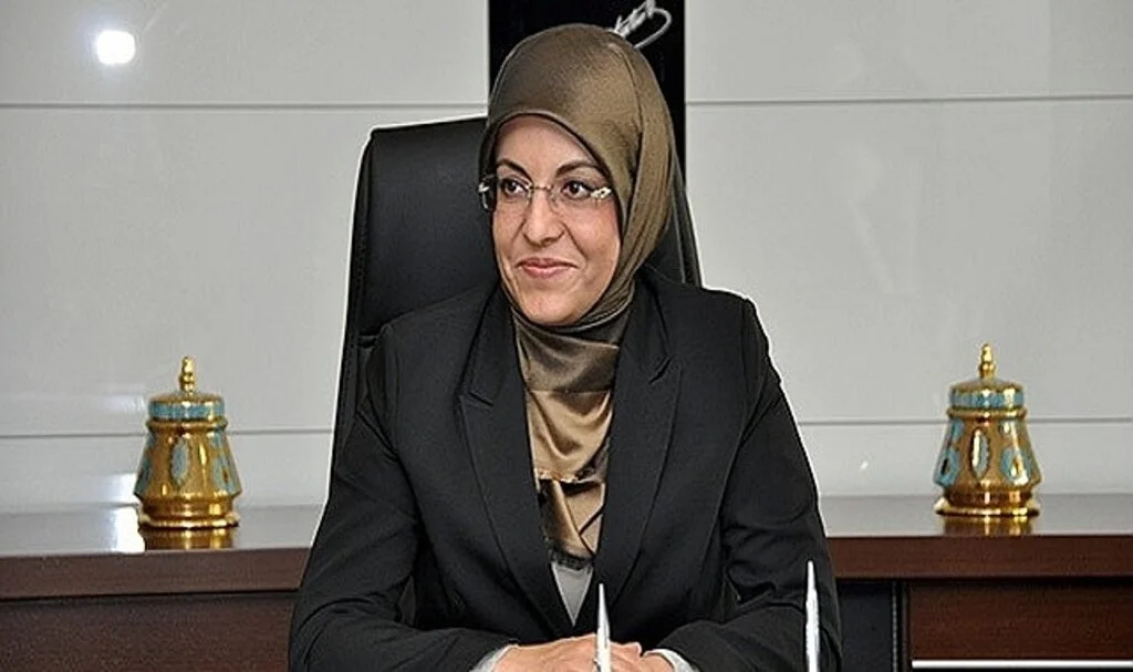 Fatma Toru Kimdir?