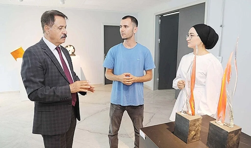 Genç sanatçıların 'tohum' sergisi