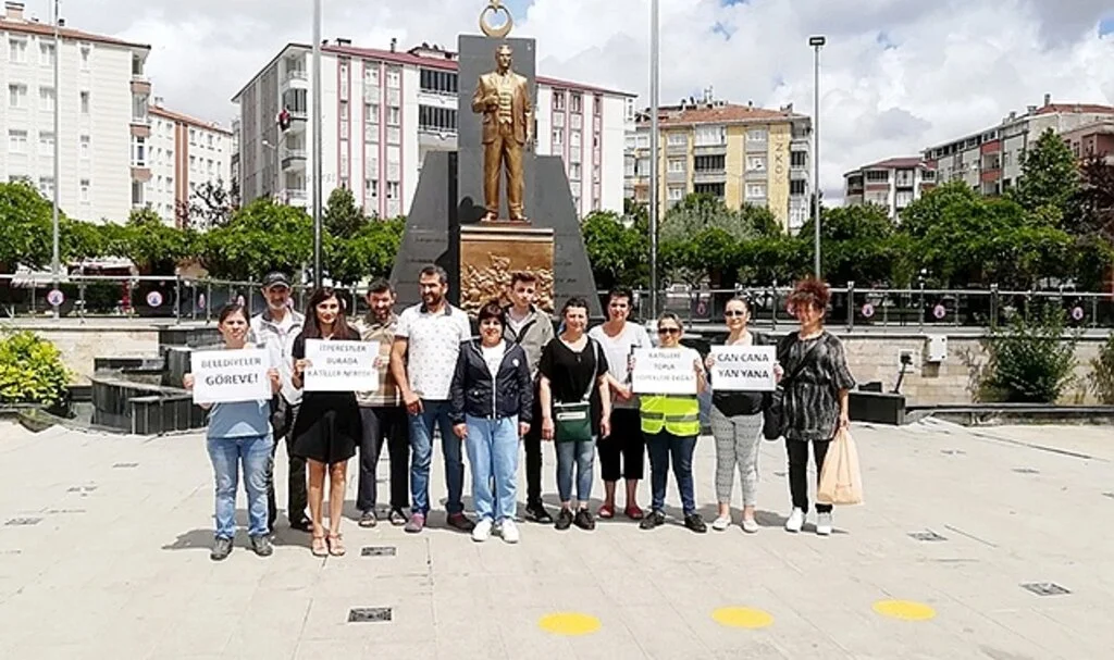 Hayvan severler sokak hayvanları için basın açıklaması yaptı