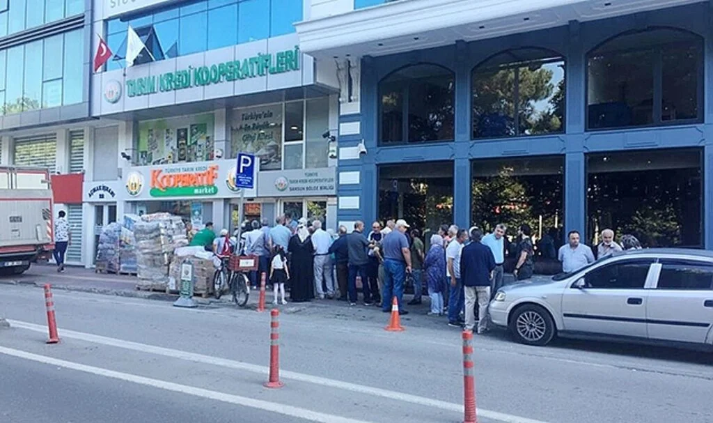 Her ilçeden kuyruk görüntüleri geliyor 