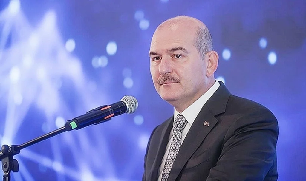 İçişleri Bakanı Soylu: Taksicilere yabancı yolcuların il dışı seyahat izin belgelerini kontrol yükümlülüğü getiriyoruz
