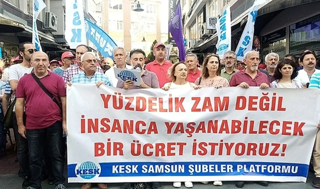 KESK üyeleri bordrolarını yaktı 