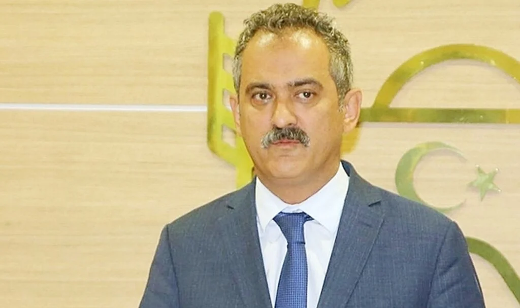 Milli Eğitim Bakanı Özer: Öğrenciler, artık tüm yardımcı kaynakları da masalarında bulacak