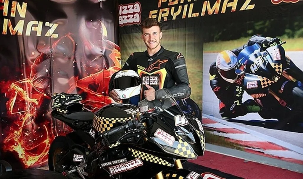 Motosiklet tamirhanesinde dünya şampiyonluğu hayalleri kuruyor