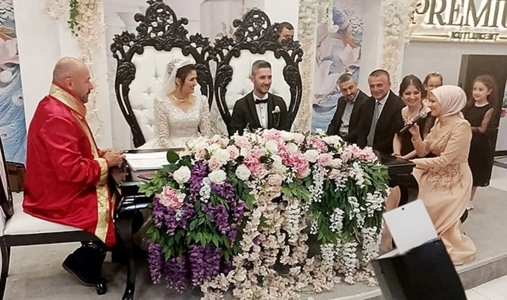 Mutluluğa Yelken Açtılar 