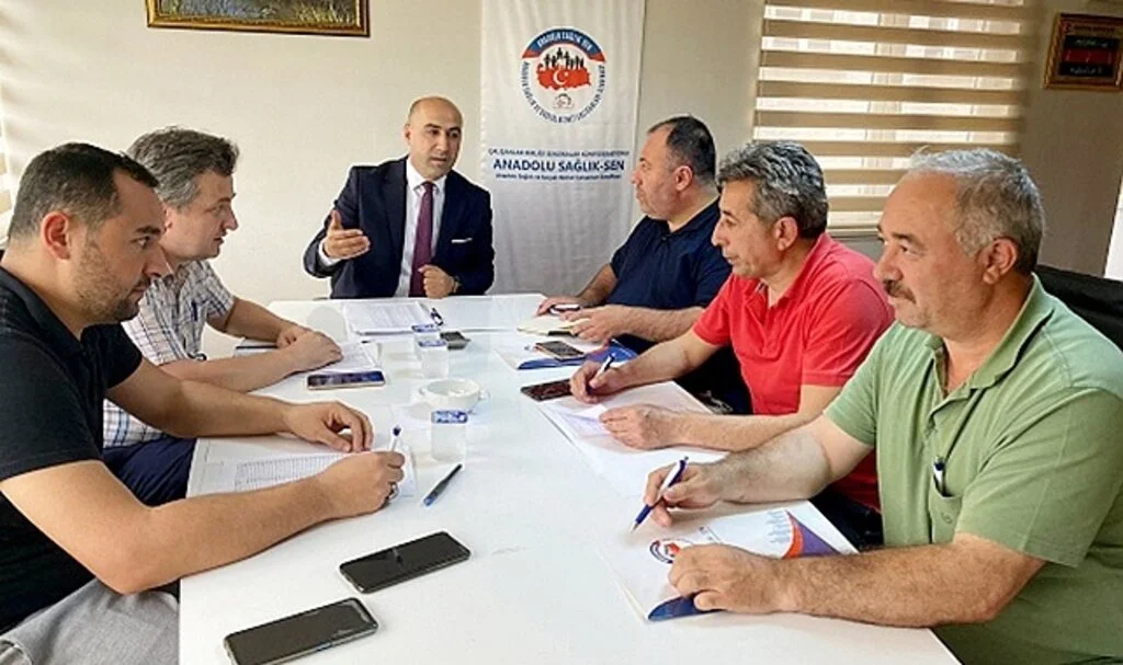 Necip Taşkın: 'Sağlıkçılara tanınan mali haklar genişlemeli'