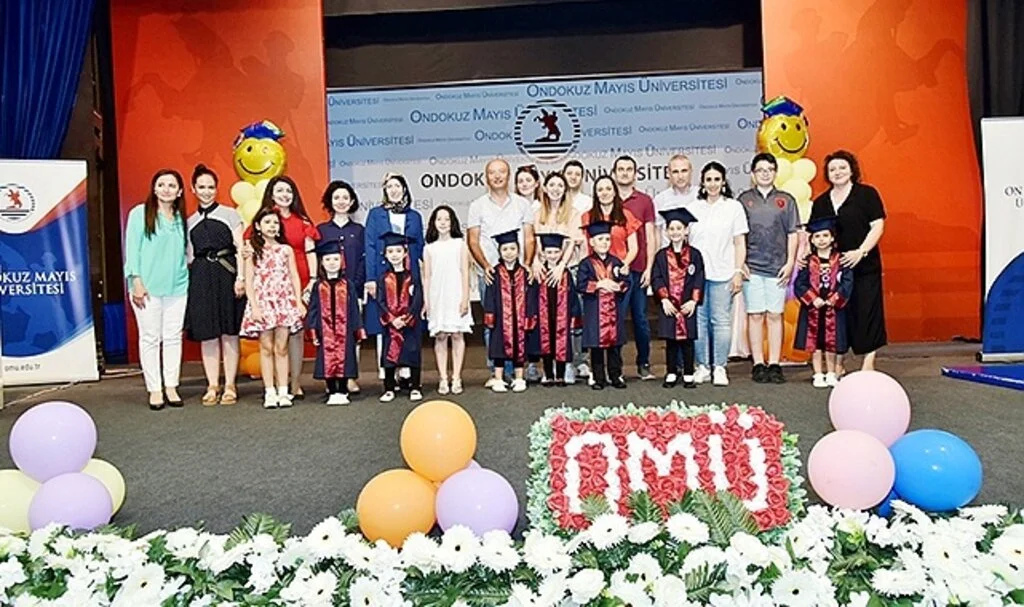 OMÜ'lü miniklerin mezuniyet heyecanı 