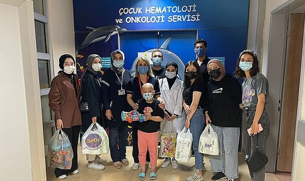 OMÜ'lü öğrencilerden 'minik kalplere' destek 