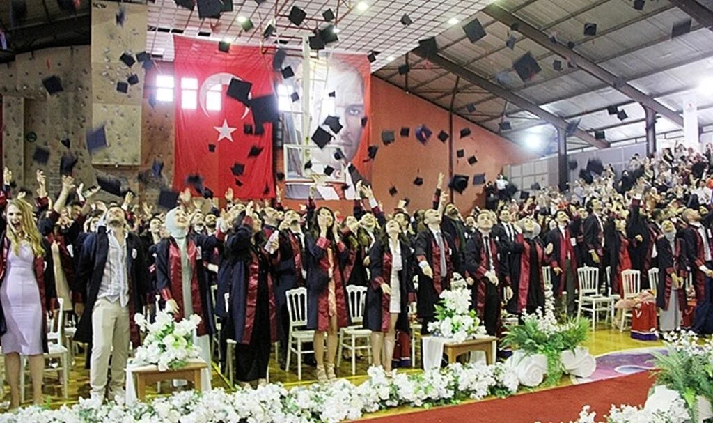 OMÜ Tıp Fakültesi 2021-2022 döneminde 280 mezun verdi