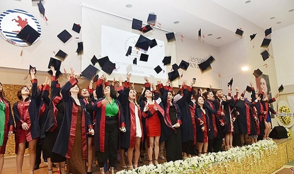 OMÜ Turizm Fakültesi’nde mezuniyet coşkusu