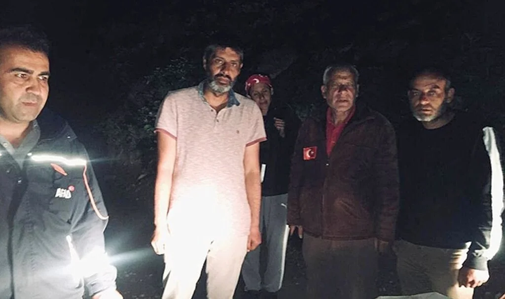Pazarcıların benzinleri bitince mahsur kaldılar  