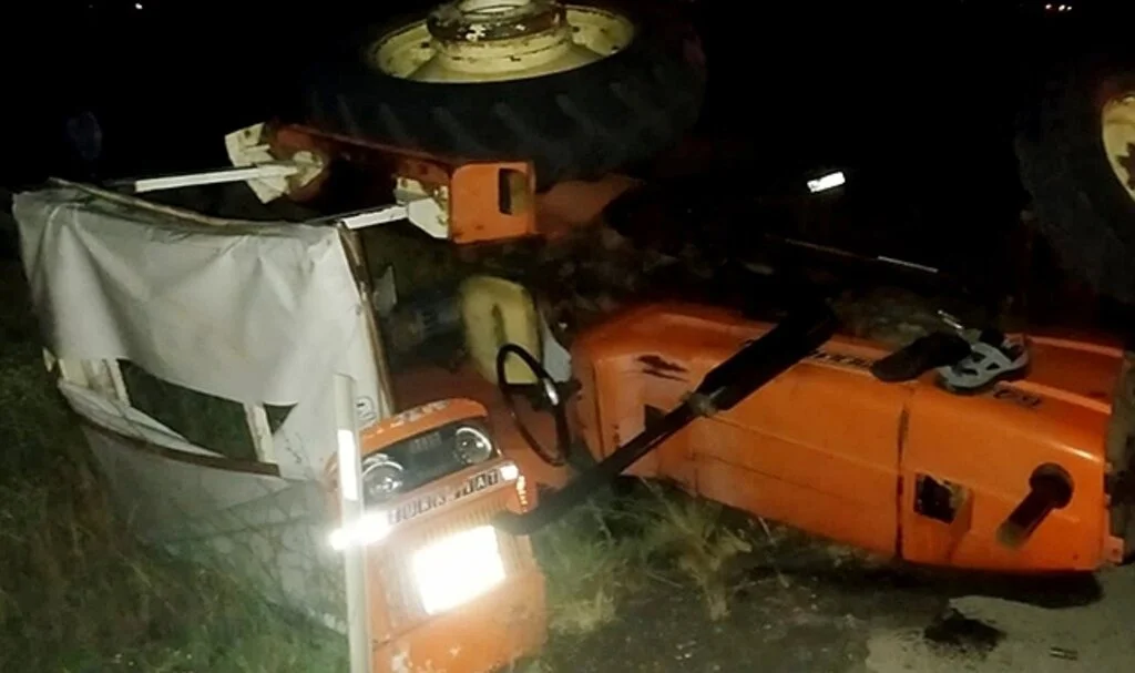 Samsun Bafra'da Hafif ticari araç ile traktör çarpıştı: 4 yaralı