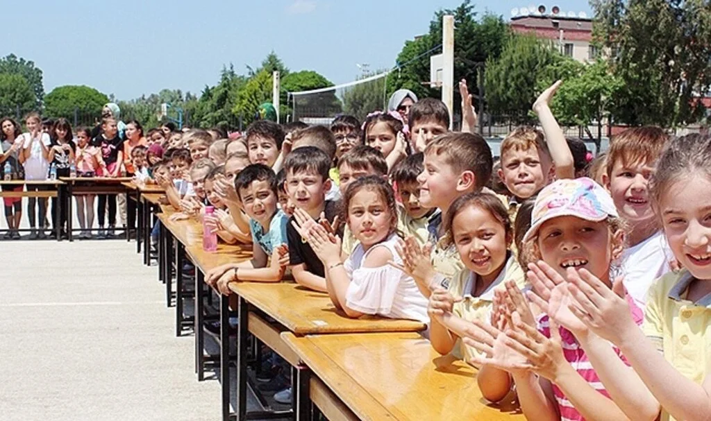 Samsun Çarşamba Belediyesi 7 bin 500 çocuğu sevindirdi