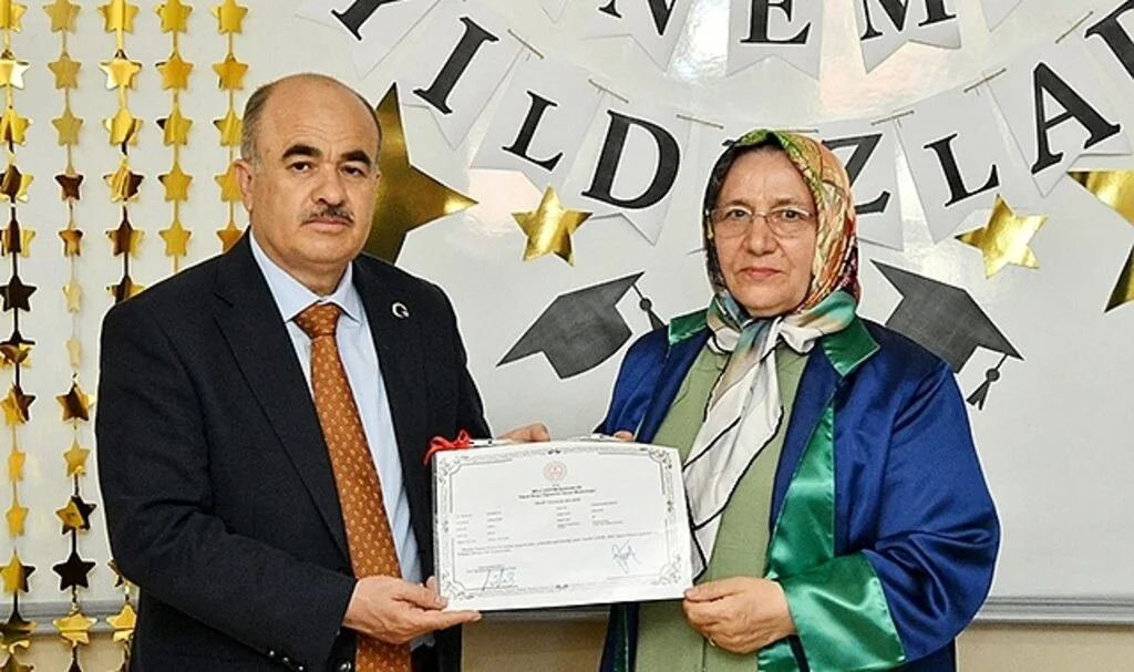 Samsun'da 40 ve 60'lı yaşlardaki 13 kadın okuma-yazma öğrendi