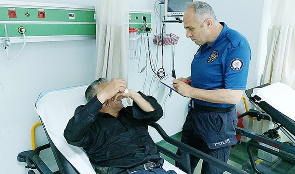 Samsun'da  'Alkollü şahsın tel örgülerin üzerinden geçerken düştü' işte o anlar...