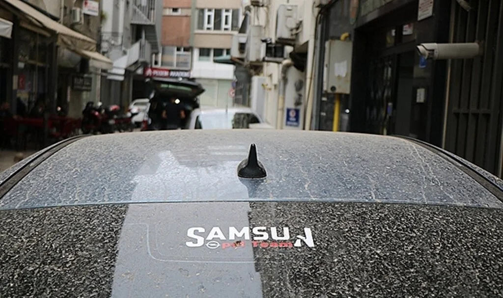 Samsun’da arabalar çamurla kaplandı