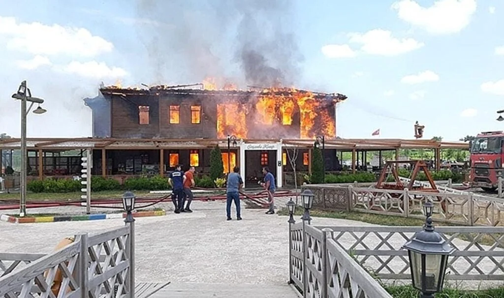 Samsun'da Çarşamba Konağı Küle Döndü