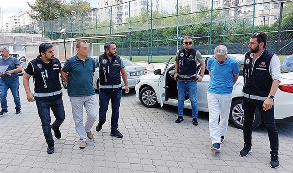 Samsun'da ele geçen 19 tabancayla ilgili 2 kişi adliyeye sevk edildi