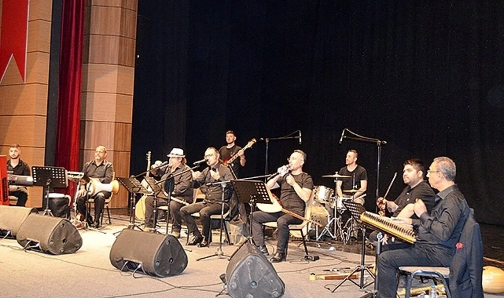 Samsun'da Grup Temas Orkestrası Büyüledi 