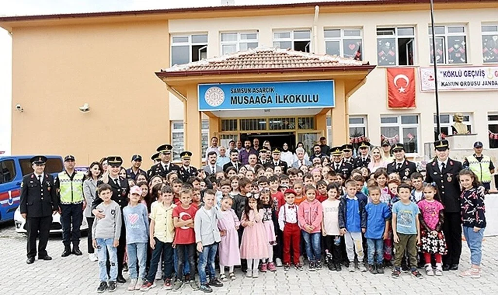  Samsun'da Jandarma Gönülleri Fethetti 