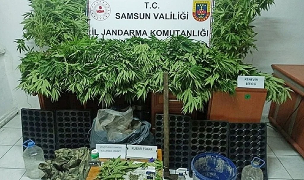 Samsun'da Jandarmadan Uyuşturucu ve Kaçakçılığa Geçit Yok