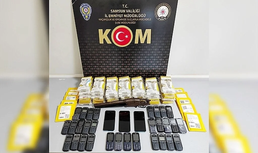 Samsun'da kaçak telefon ve aksesuarları ele geçirildi