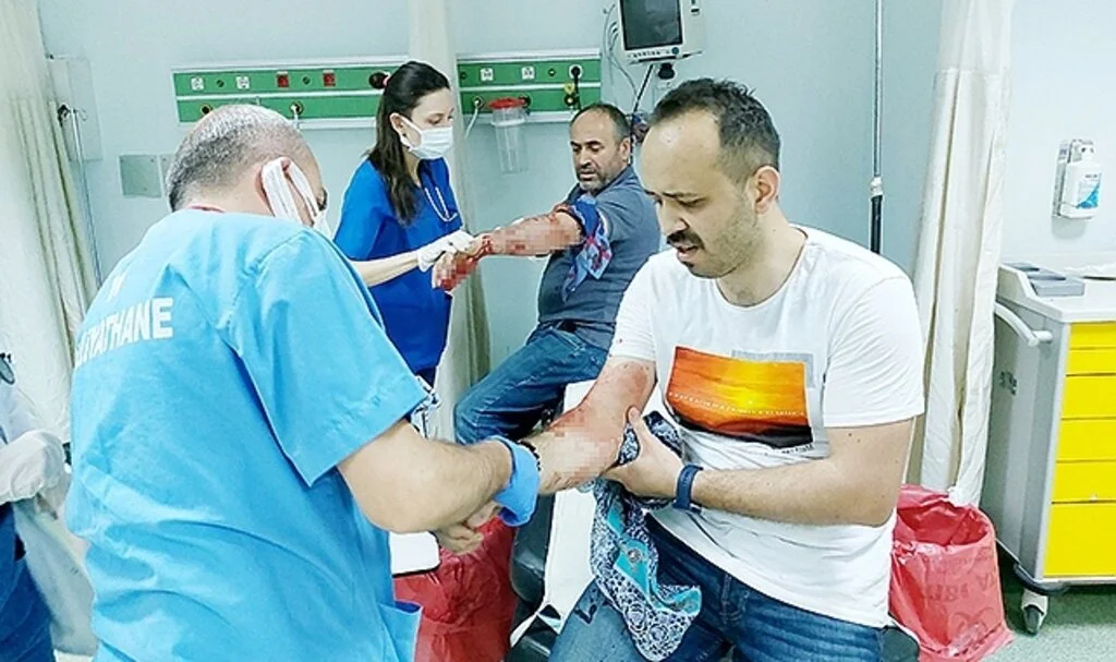 Samsun'da Kendi Köpeklerinin Saldırısına Uğrayan Baba-Oğul Yaralandı