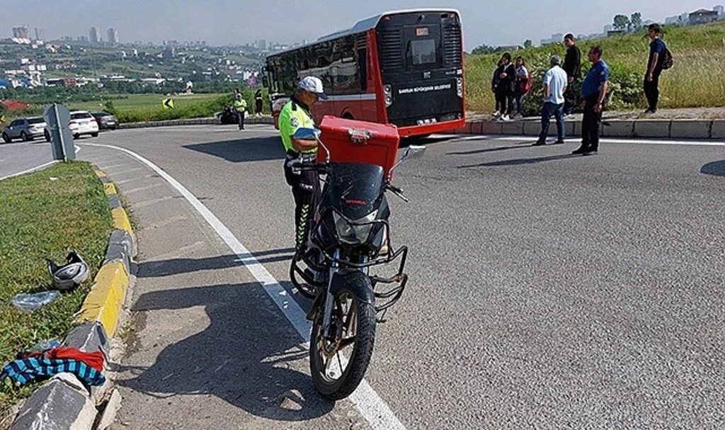 Samsun'da motosiklet belediye otobüsüyle çarpıştı: 1 yaralı