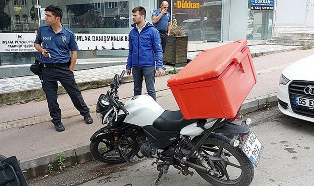 Samsun'da motosiklet yayaya çarptı: 2 yaralı