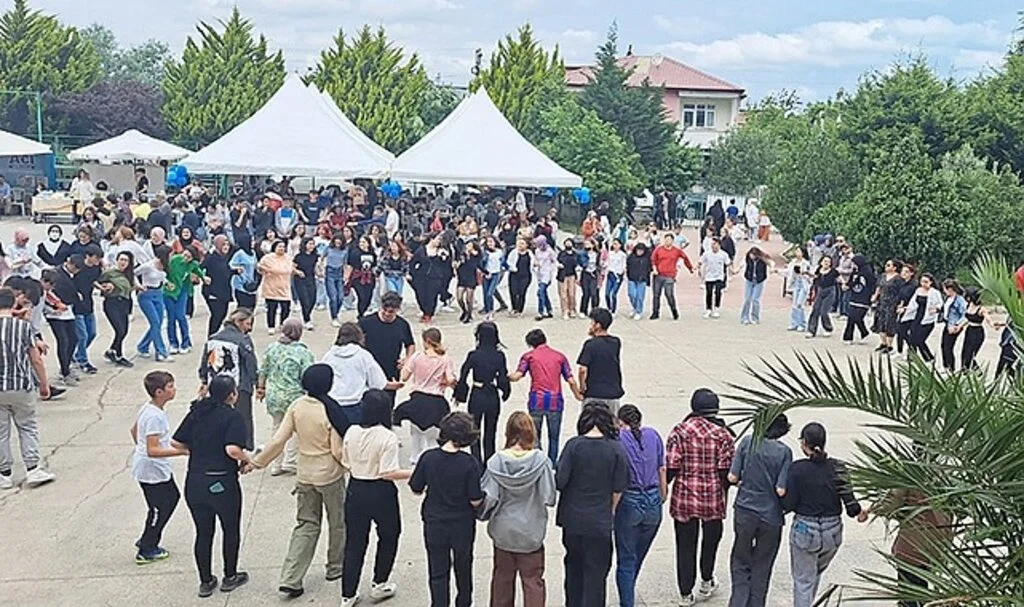 Samsun'da Öğrenciler Şenlikte Stres Attı