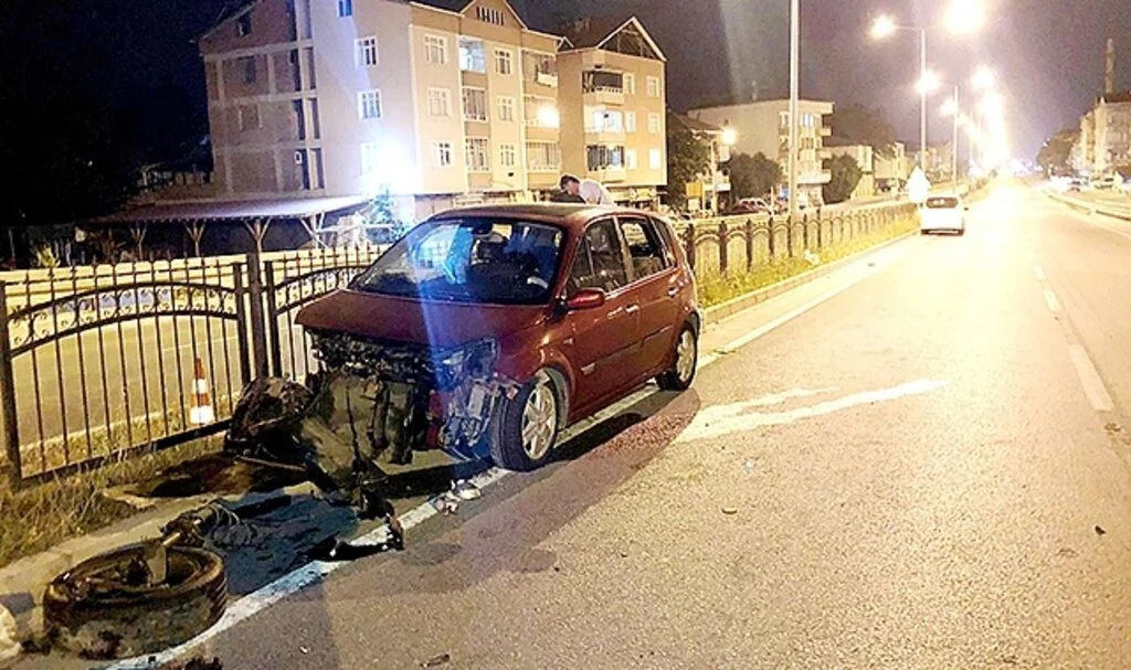 Samsun'da Otomobil Köpeğe Çarptı: 5 yaralı