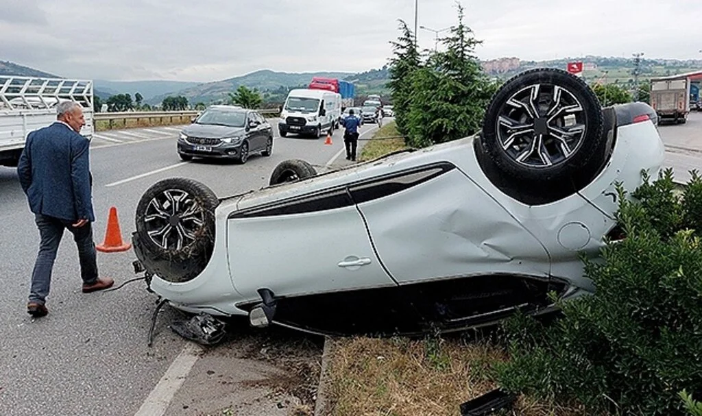 Samsun'da otomobil takla attı: 2 yaralı