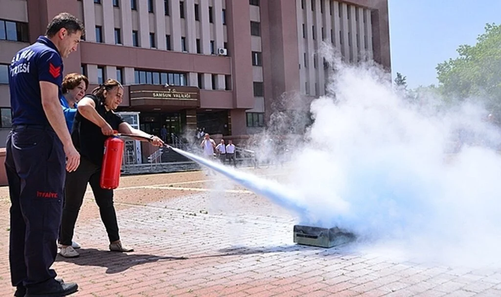 Samsun Valilik çalışanlarına yangın eğitimi