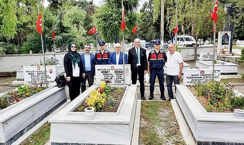 Şehit uzman çavuş  kabri başında anıldı   