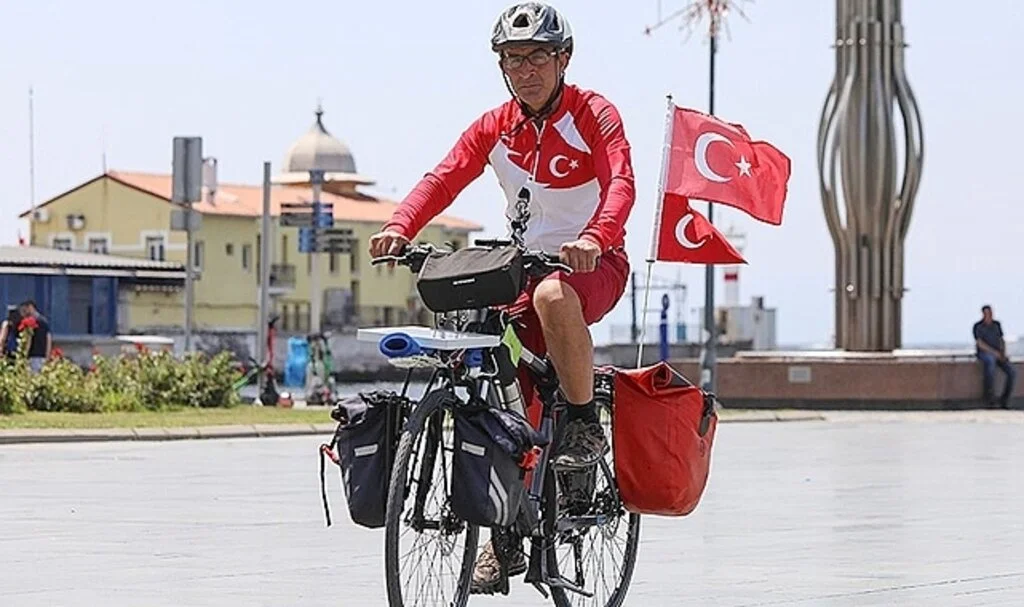 Şehitlere saygı için İzmir'den Kars'a pedal çevirecek